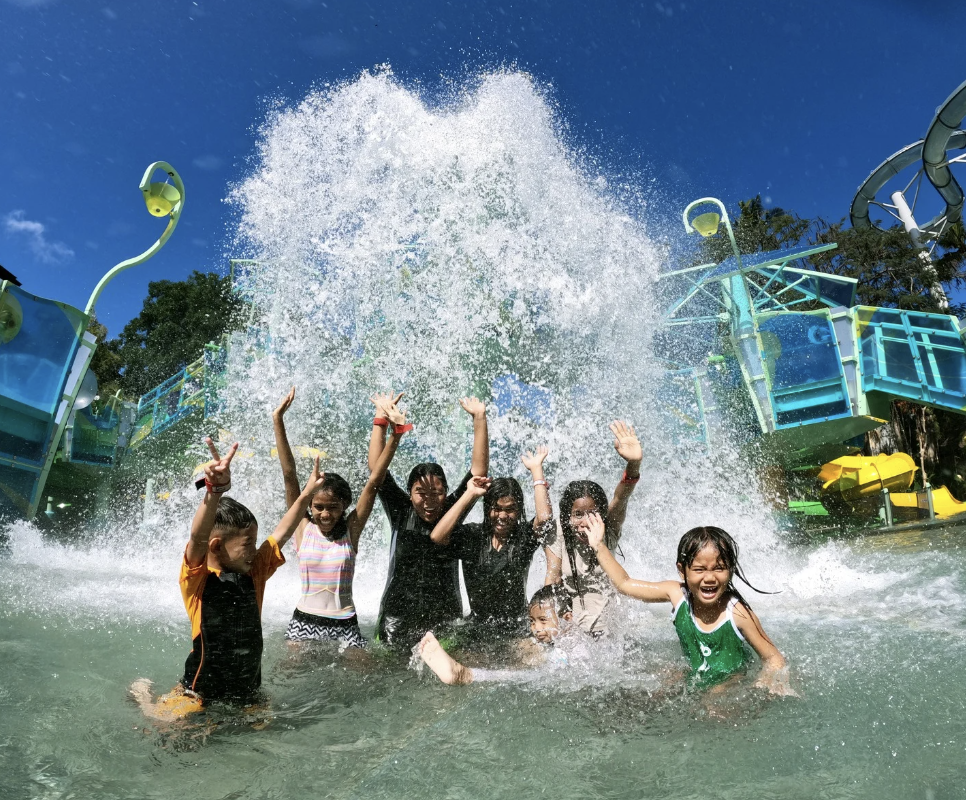 Anak-anak bermain air di area AquaPlay Waterbom Bali